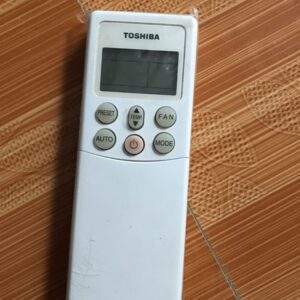 ĐK điều hòa toshiba nắp trượt nút hồng chính hãng mới 95%